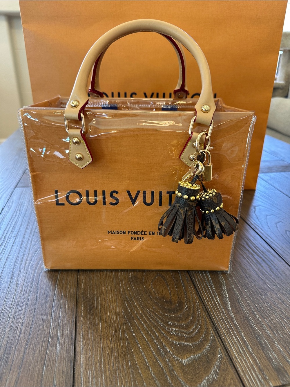 100% authentic Louis Vuitton shopping bag